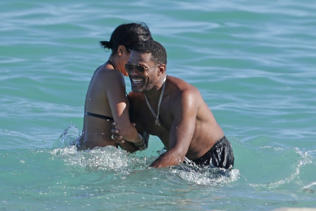 Maxwell and Julissa Bermudez have a playful afternoon on Miami Beach